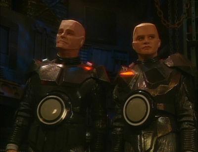 Red Dwarf - 4.1 - Camille reviews
